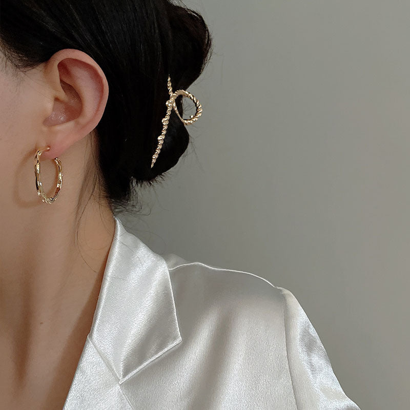 Delicate Contrast Earrings