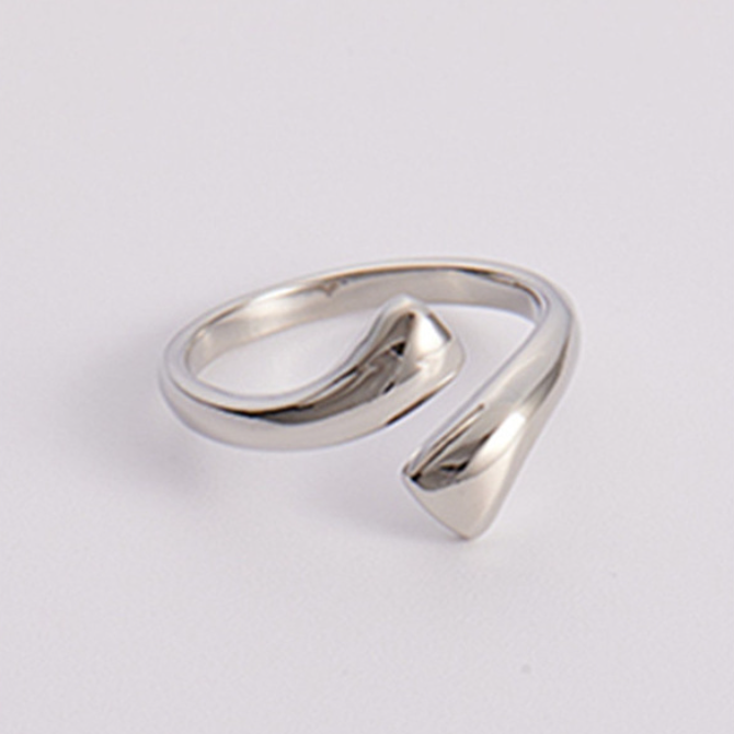 SAND Jewelry Classic Abstract Hug Ring