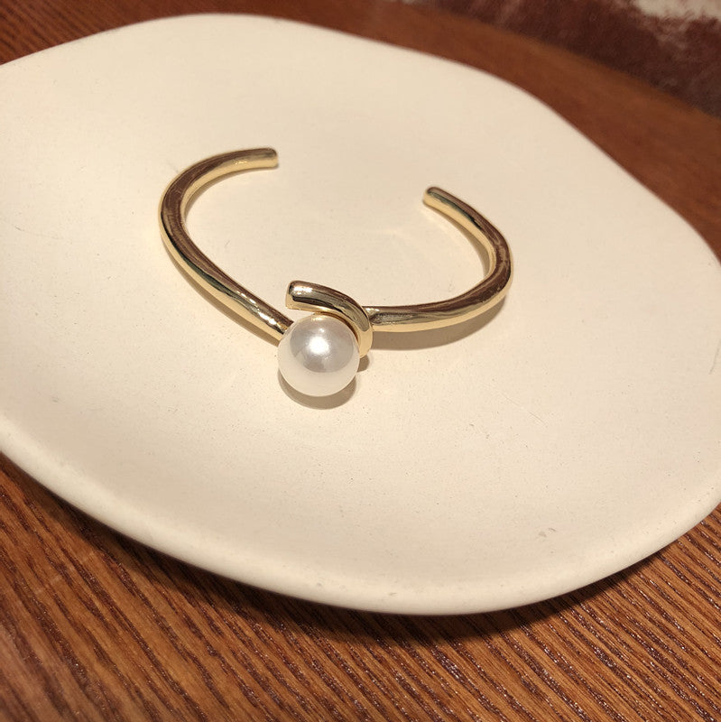 Simple Pearl Bracelet