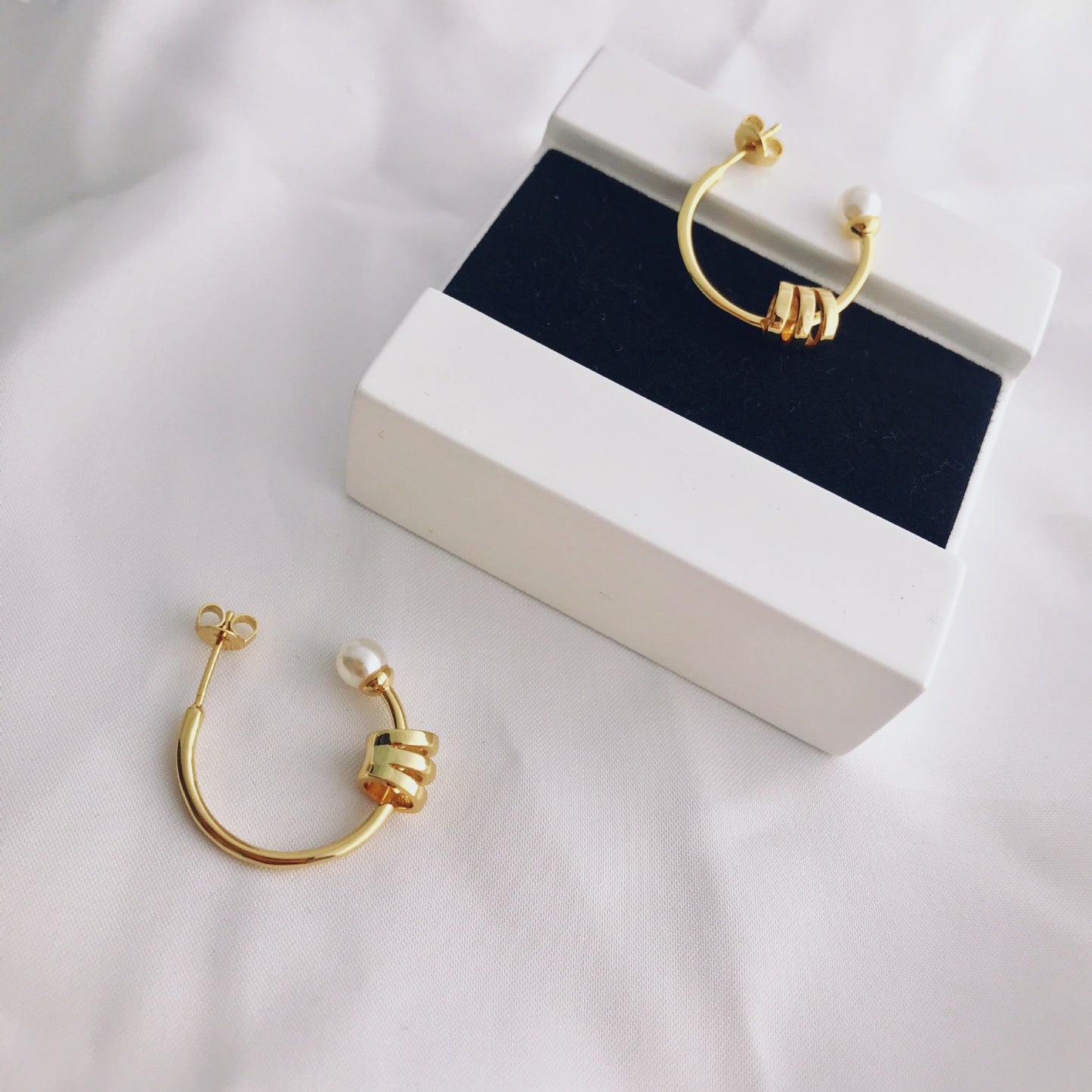Elegant Curve Earrings