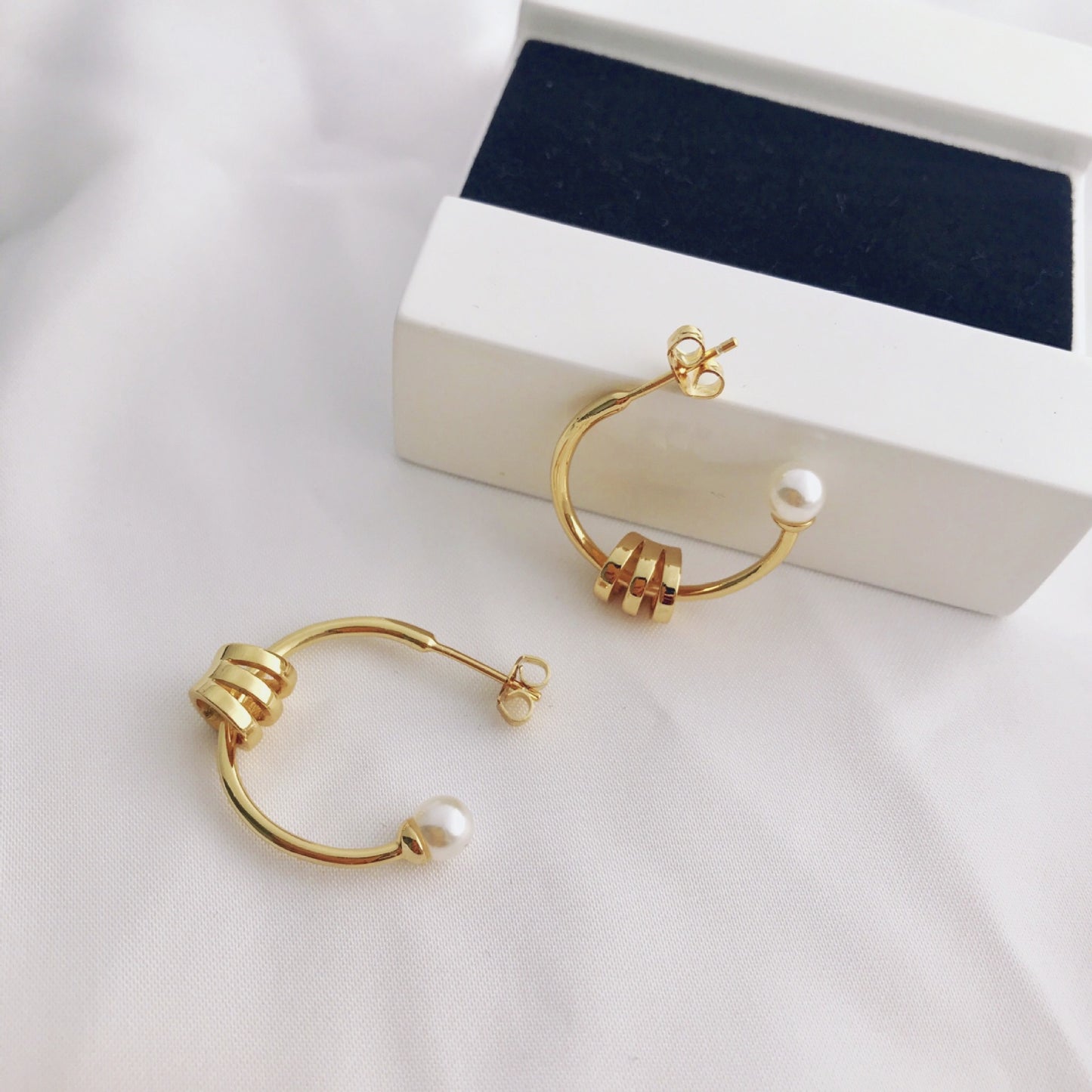Elegant Curve Earrings