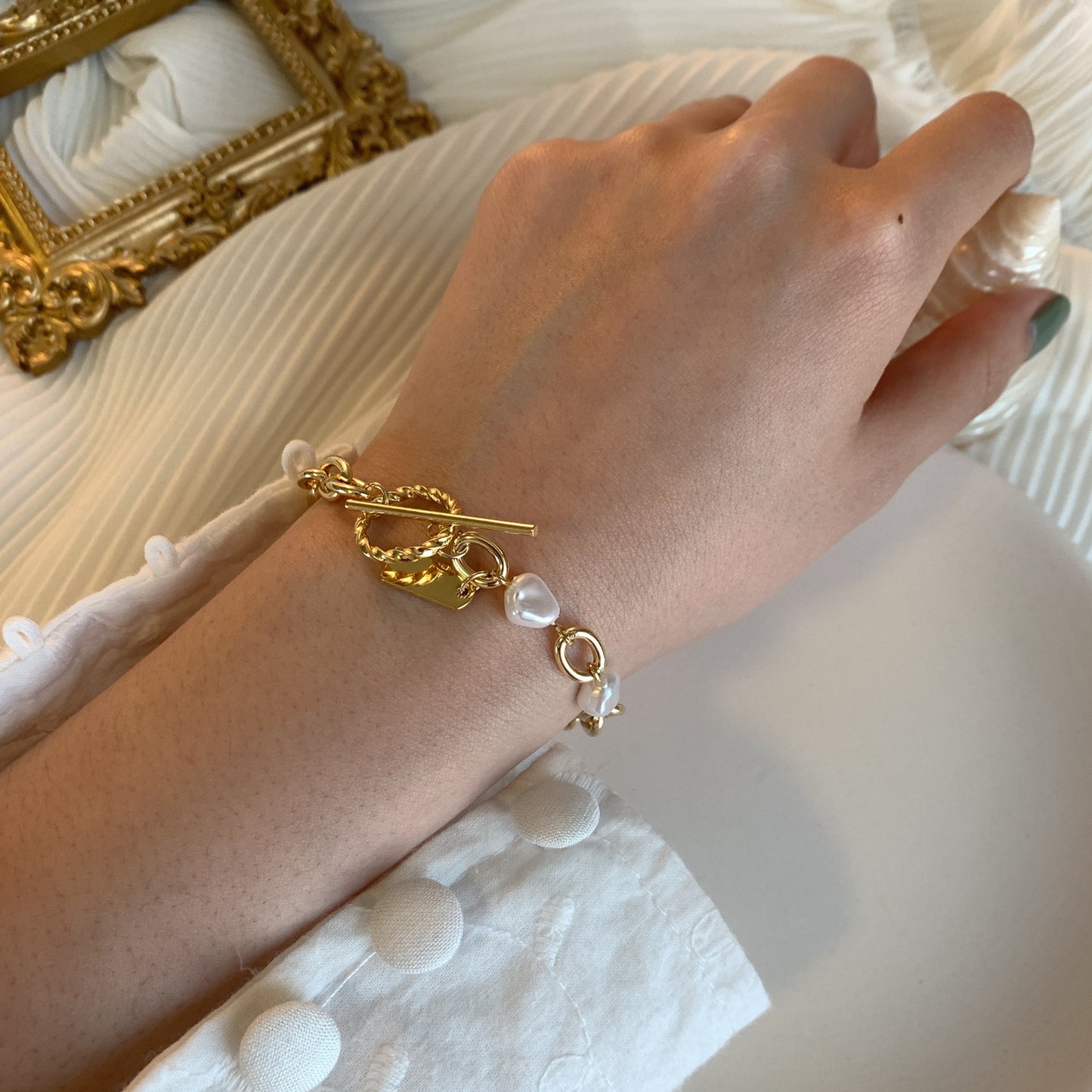 Modern ROME Pearl Bracelet