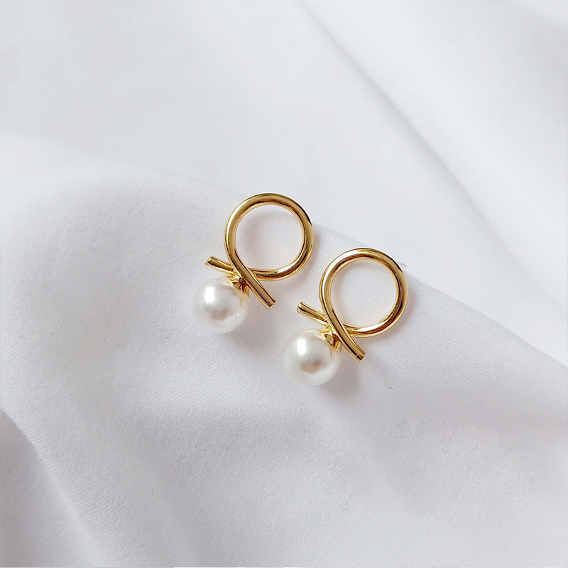 Loop Pearl Earrings