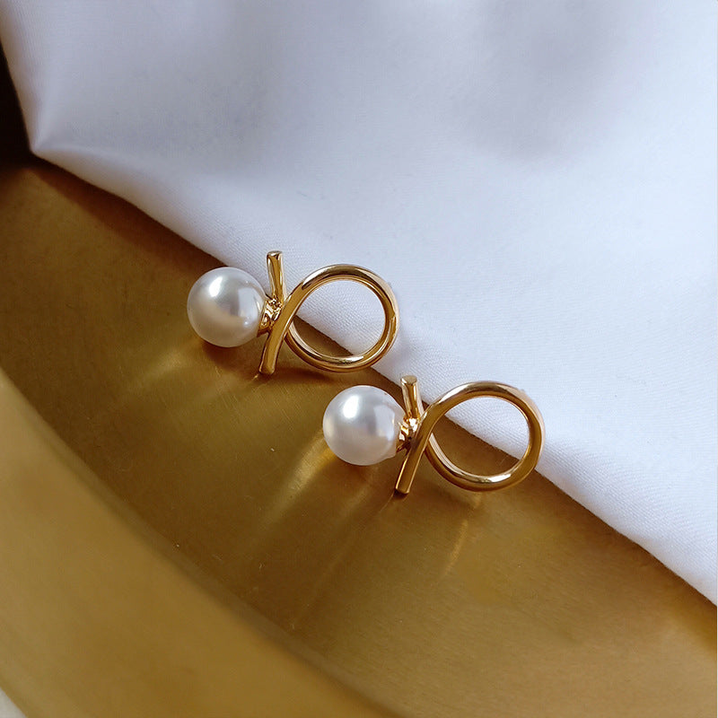 Loop Pearl Earrings