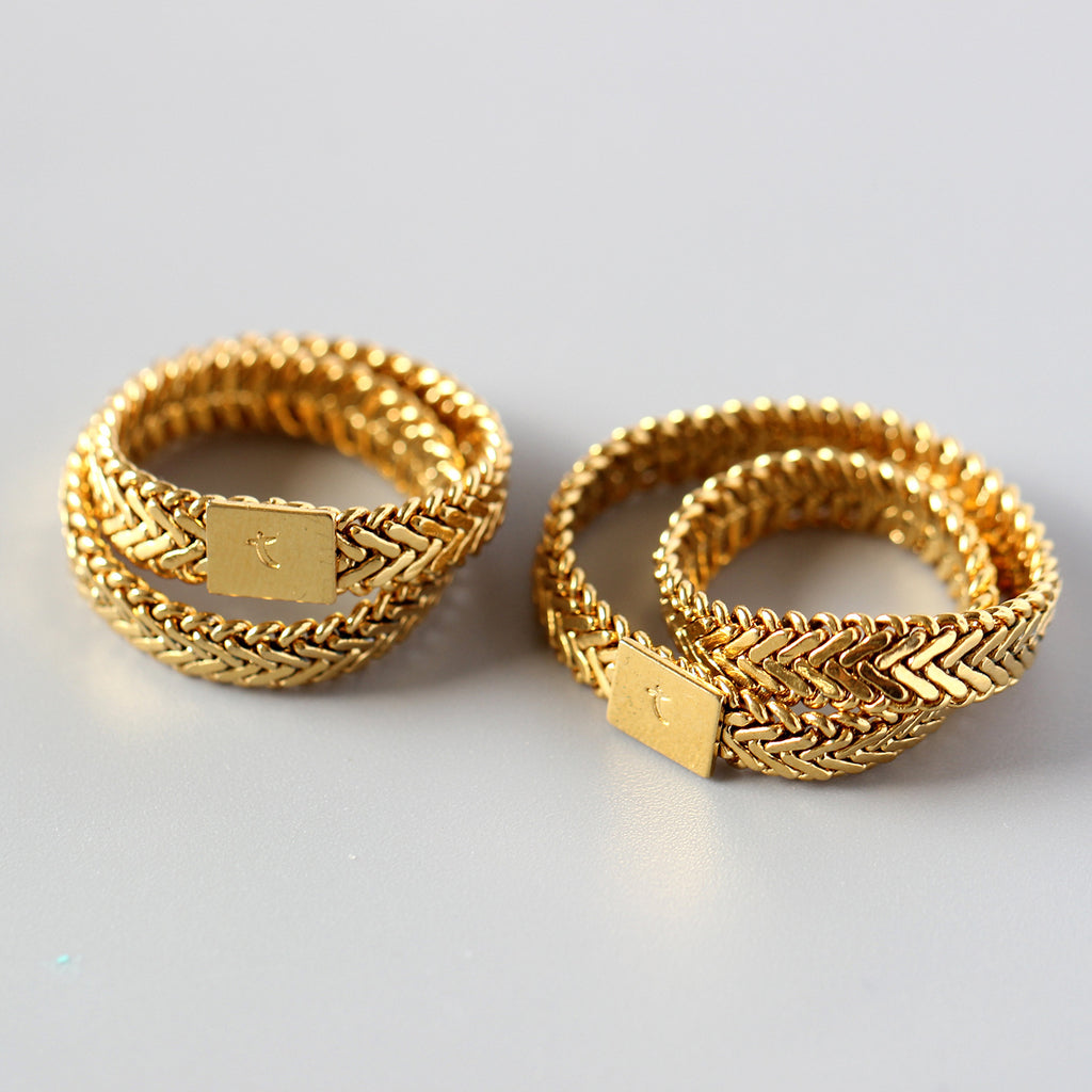 SAND Jewelry Everyday Wrapped 18k Gold Herringbone Chain RingSAND Jewelry Everyday Coil Herringbone Chain Ring