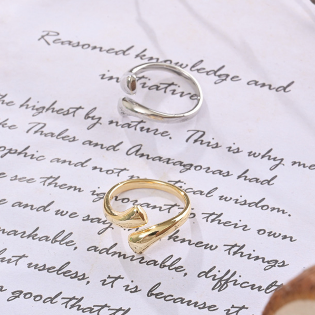 SAND Jewelry Classic Abstract Hug Ring