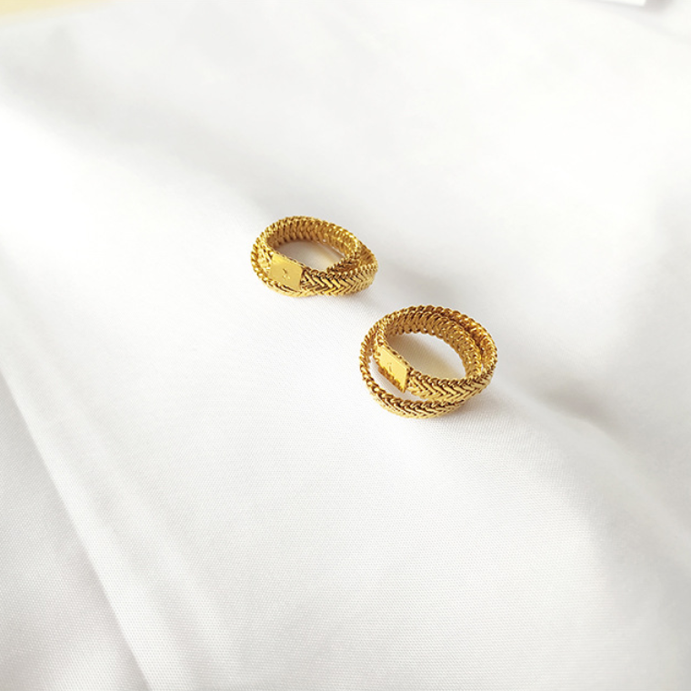 SAND Jewelry Everyday Wrapped 18k Gold Herringbone Chain RingSAND Jewelry Everyday Coil Herringbone Chain Ring