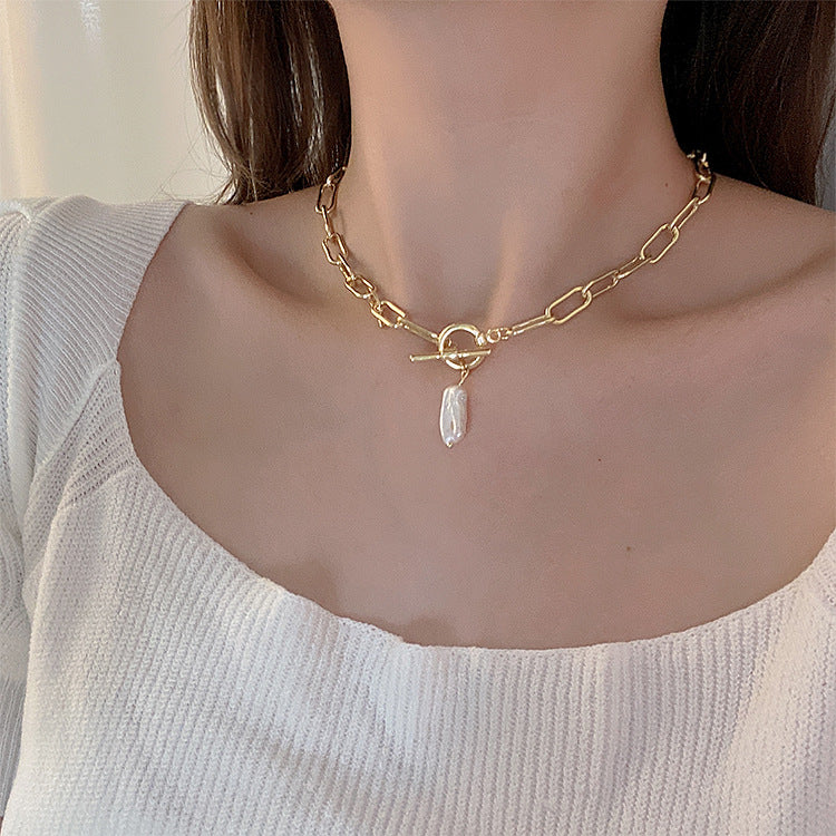 ROME Pendant Necklace