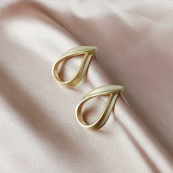 Mobius Raindrop Hoops