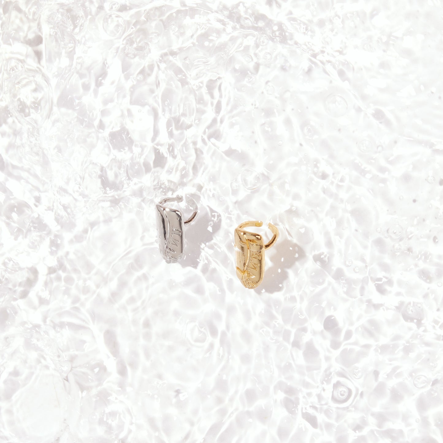 Anillo de uñas abstracto